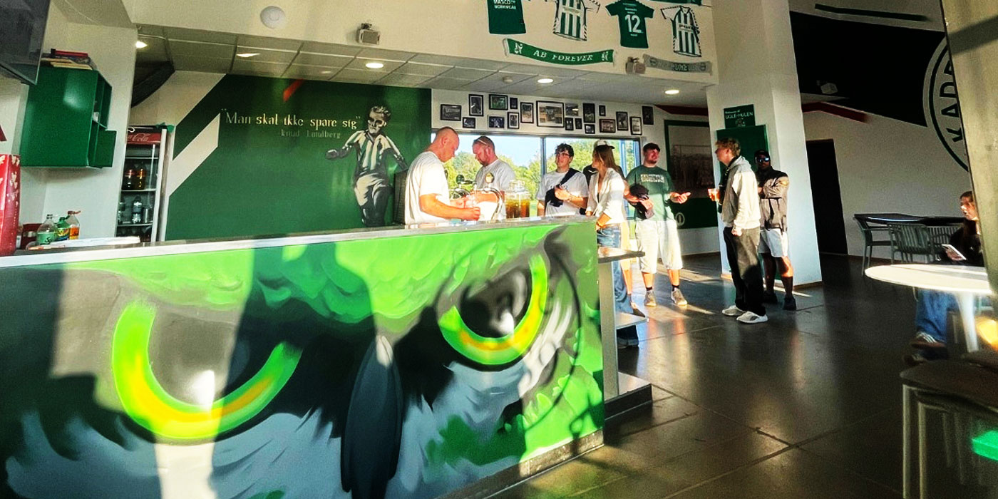 Graffiti kunst og fodbold - en fan bar udsmykket til AB fodboldklub