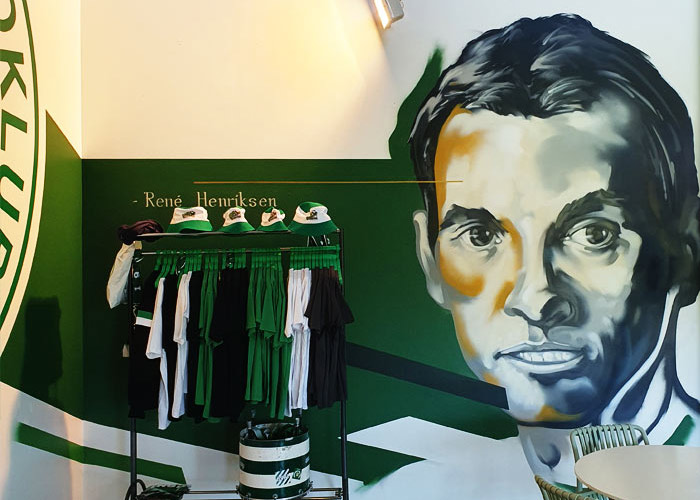 Fodbold graffiti portræt maleri af fodboldspiller Rene Henriksen
