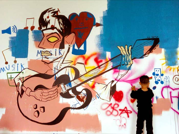 Graffiti workshop for asylbørn på Sjælsmark Kaserne sammen med Nødhjælpskunst af kunstner Jakob i
