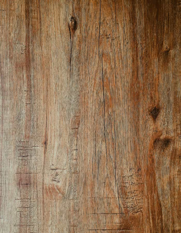 Et udendørs maleri på træ kan med fordel lakeres